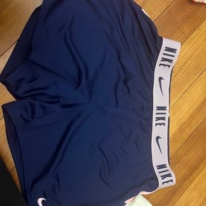 Nike shorts size kids XL